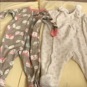 2 baby girls footie pajama.